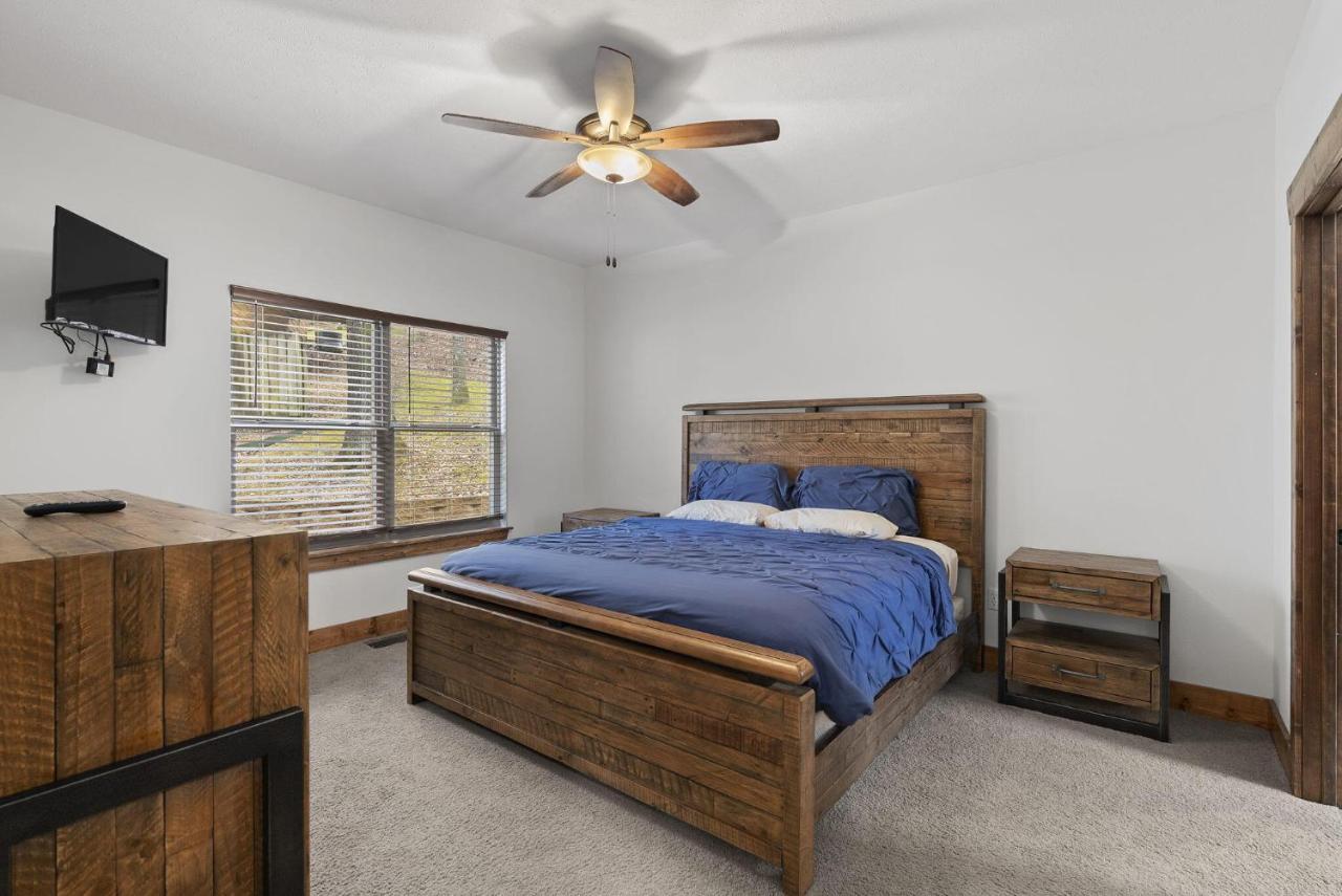 3bd Walk-in Near Silver Dollar - Game - Pool - Free Tickets Included - Rr-93b Holiday home *