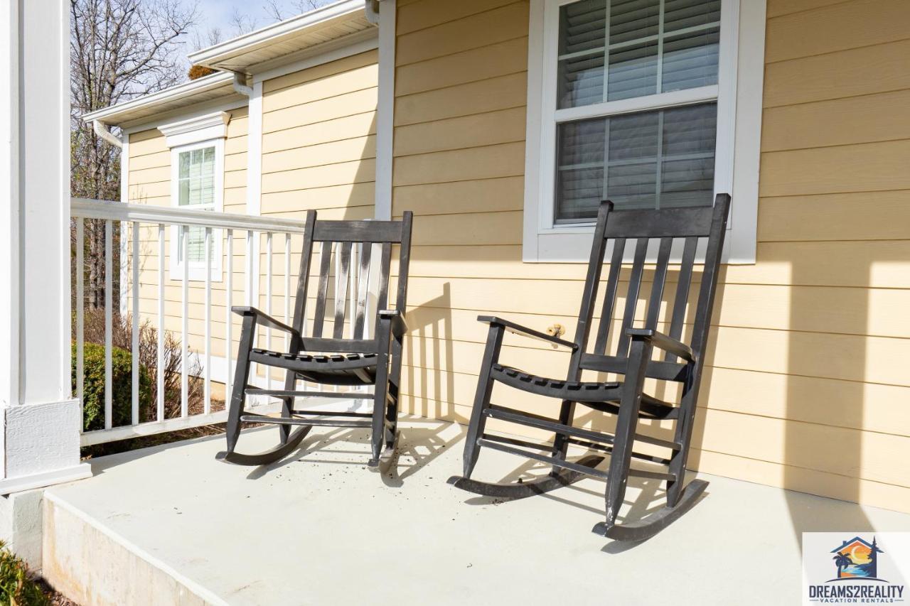 4bd Walk-in - Large Deck - Golf Course - Pool - Free Attraction Tickets Included - V120