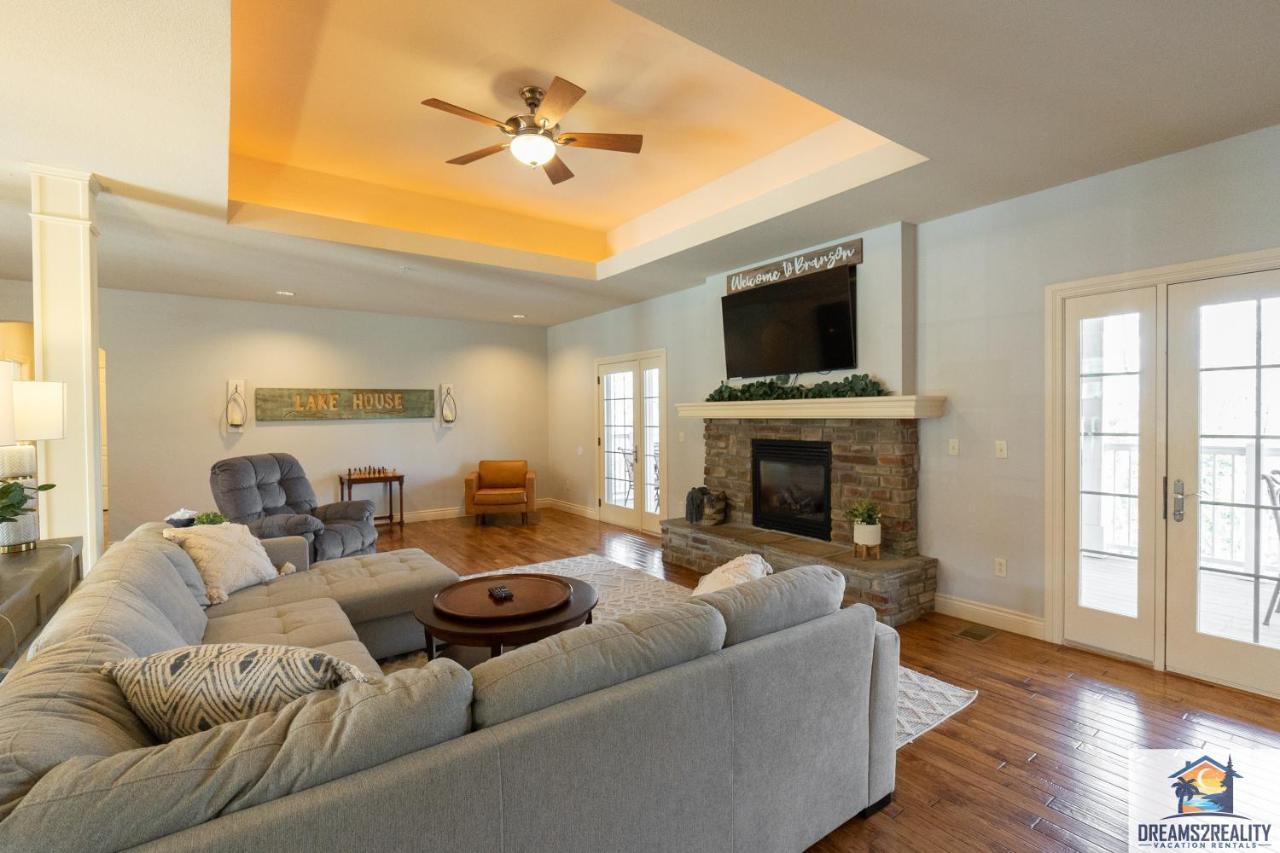 4bd Walk-in - Large Deck - Golf Course - Pool - Free Attraction Tickets Included - V120 Holiday home Branson
