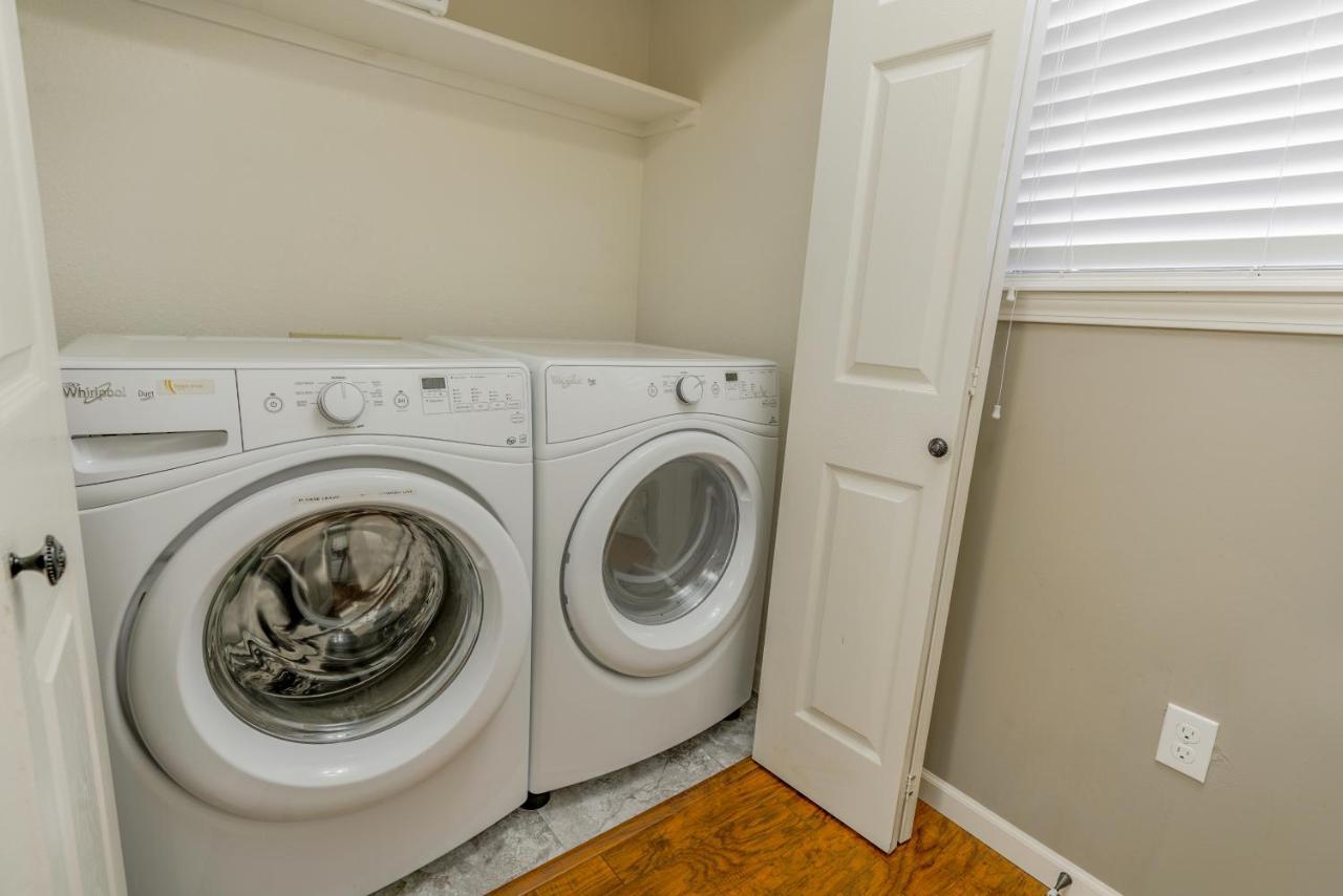 Holiday home 2br Updated Walk-in - 2 Pools - Near The Strip - Free Tickets Included - Fhc13