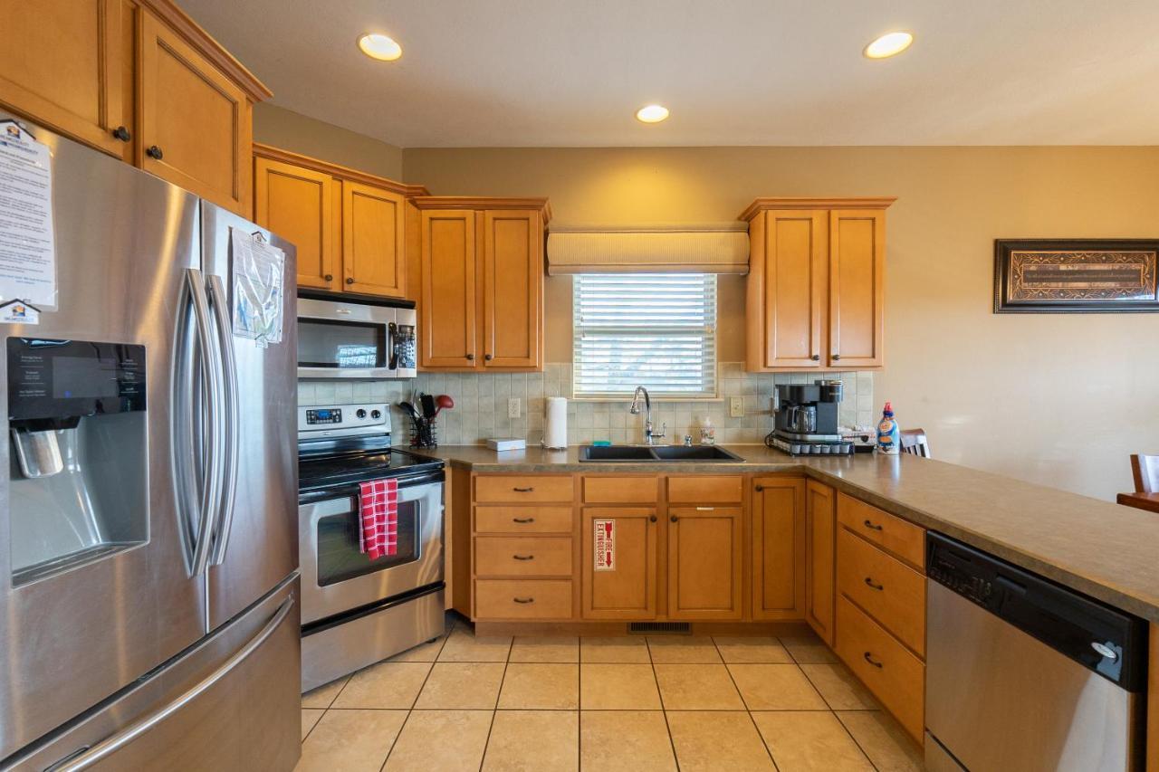 4br Walk-in - Foosball Table - Hot Tub - Fire Pit - Free Tickets Included - Dv166 Branson