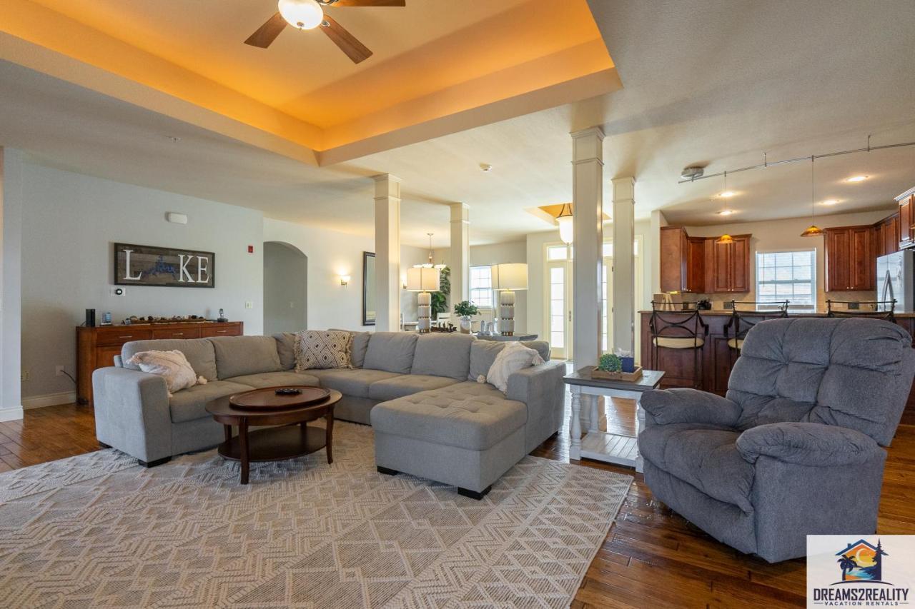Holiday home 4bd Walk-in - Large Deck - Golf Course - Pool - Free Attraction Tickets Included - V120 *