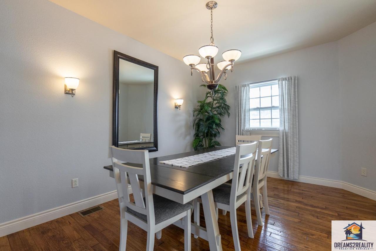 4bd Walk-in - Large Deck - Golf Course - Pool - Free Attraction Tickets Included - V120