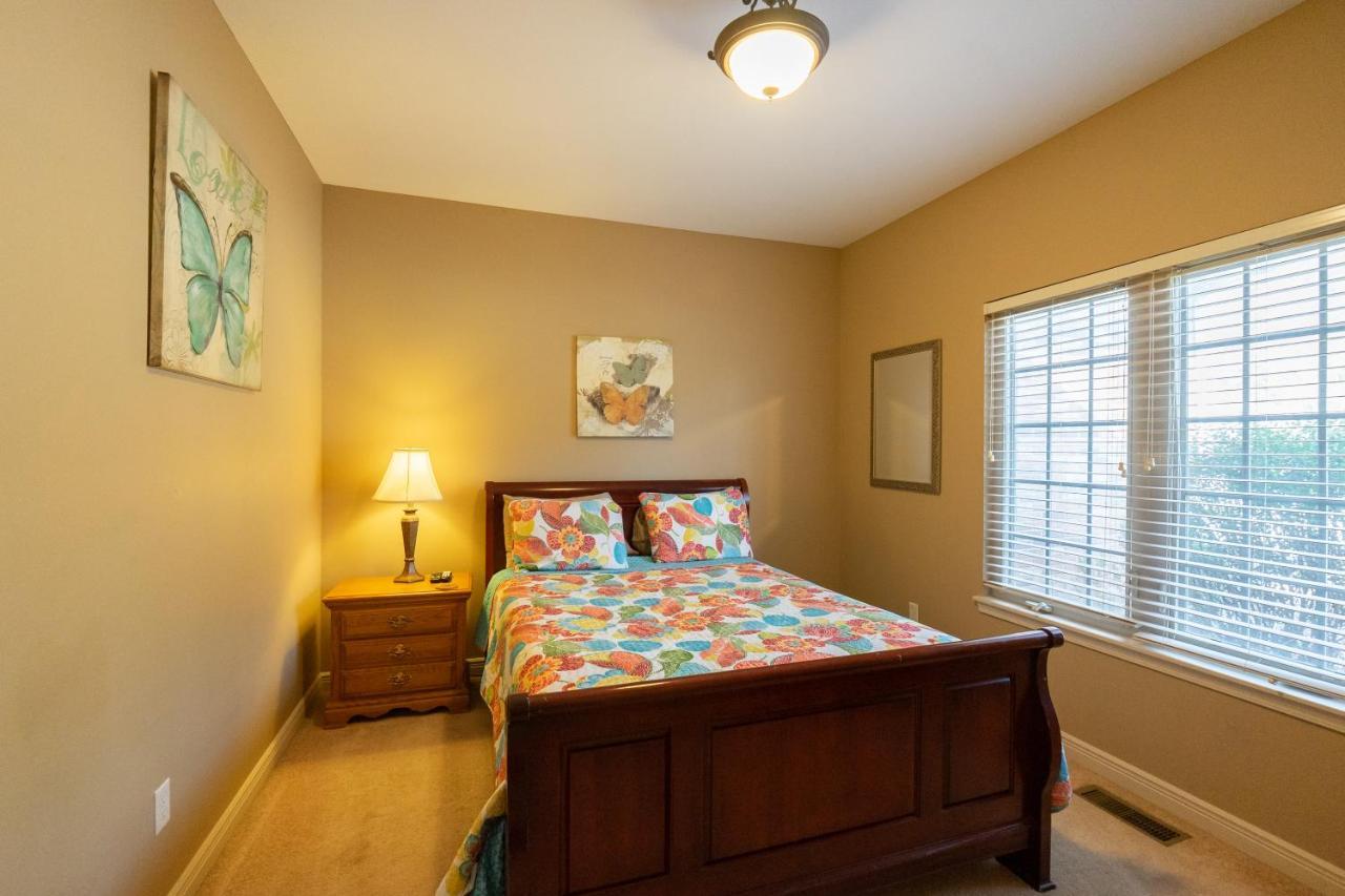 4br Walk-in - Foosball Table - Hot Tub - Fire Pit - Free Tickets Included - Dv166 *