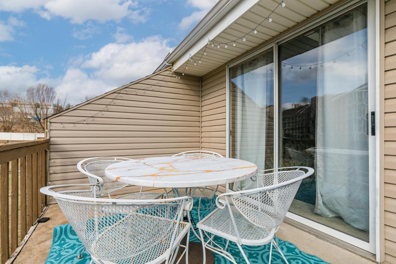 Meadow Getaway 2 Bedroom Near The 76 Strip - Free Tickets Included Branson