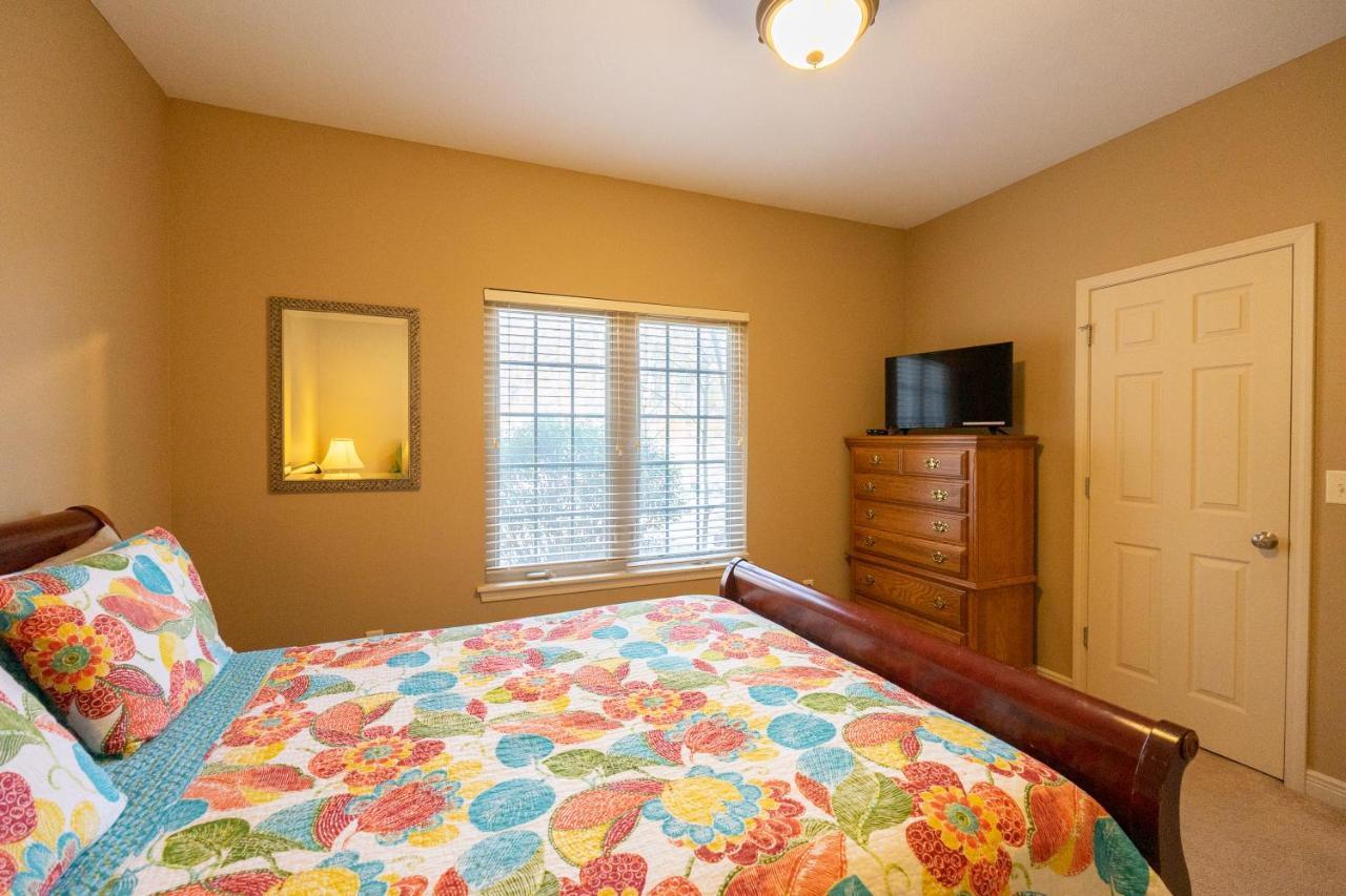 4br Walk-in - Foosball Table - Hot Tub - Fire Pit - Free Tickets Included - Dv166