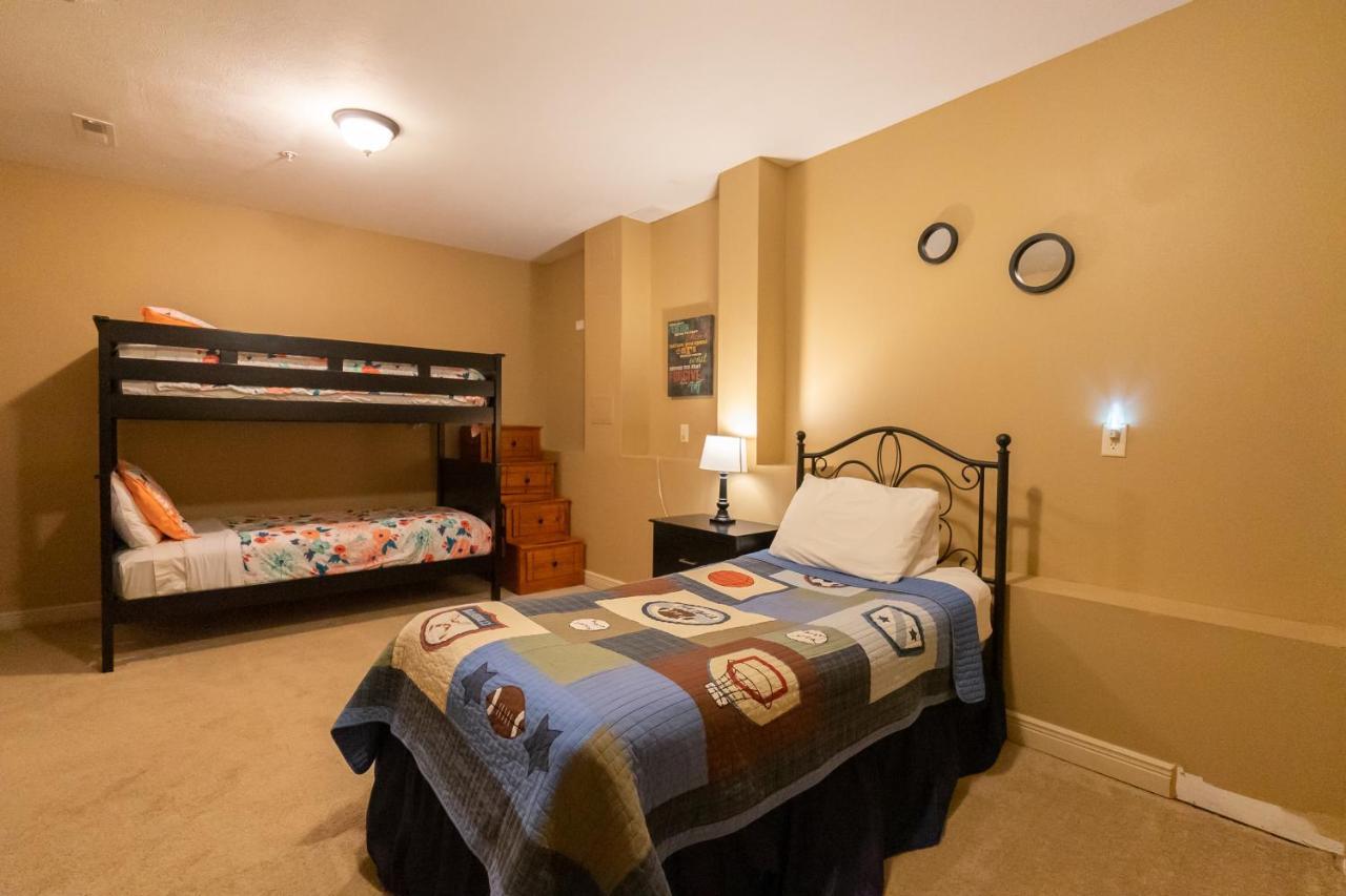 4br Walk-in - Foosball Table - Hot Tub - Fire Pit - Free Tickets Included - Dv166