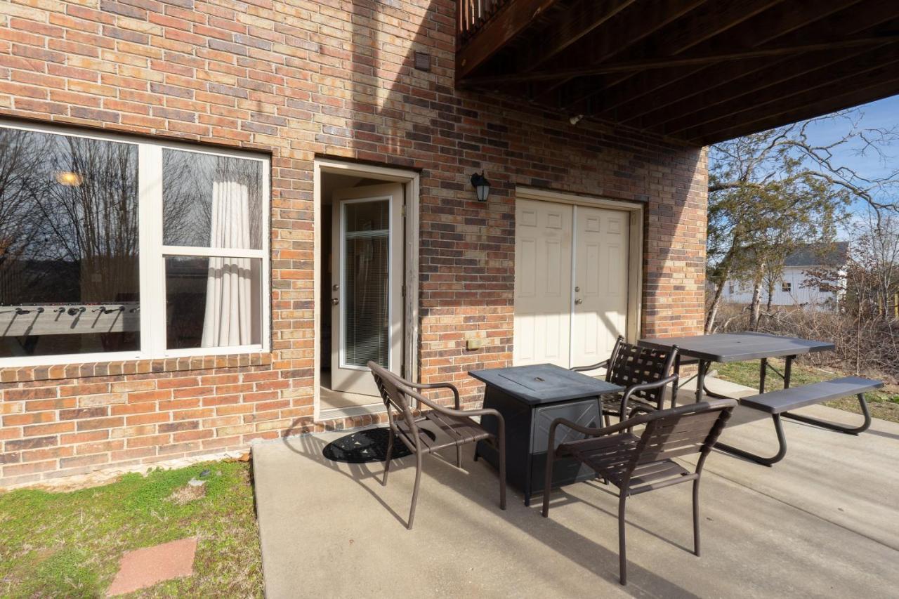 Apartment 4br Walk-in - Foosball Table - Hot Tub - Fire Pit - Free Tickets Included - Dv166 *