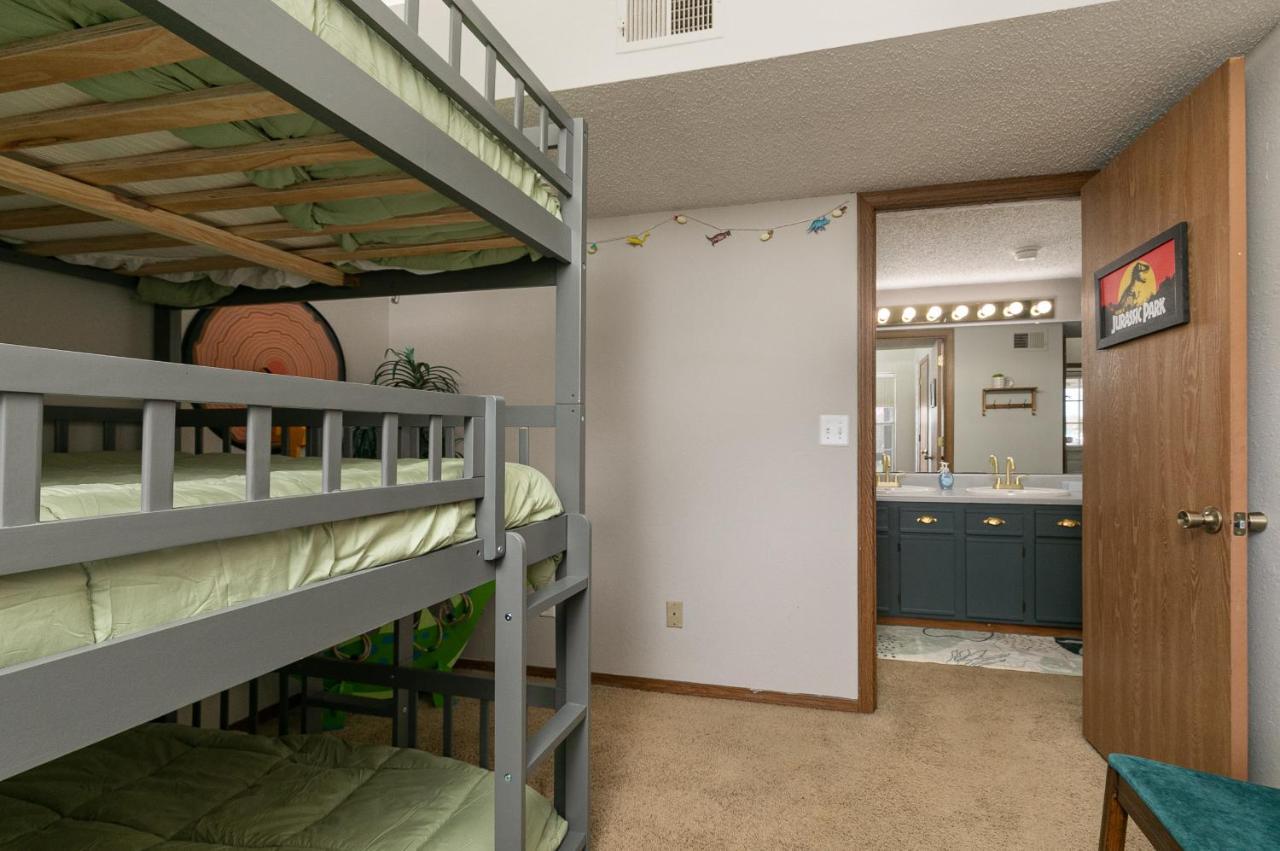 Meadow Getaway 2 Bedroom Near The 76 Strip - Free Tickets Included * Branson