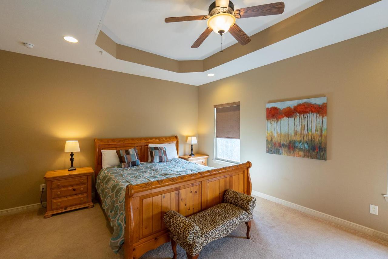 Apartment 4br Walk-in - Foosball Table - Hot Tub - Fire Pit - Free Tickets Included - Dv166