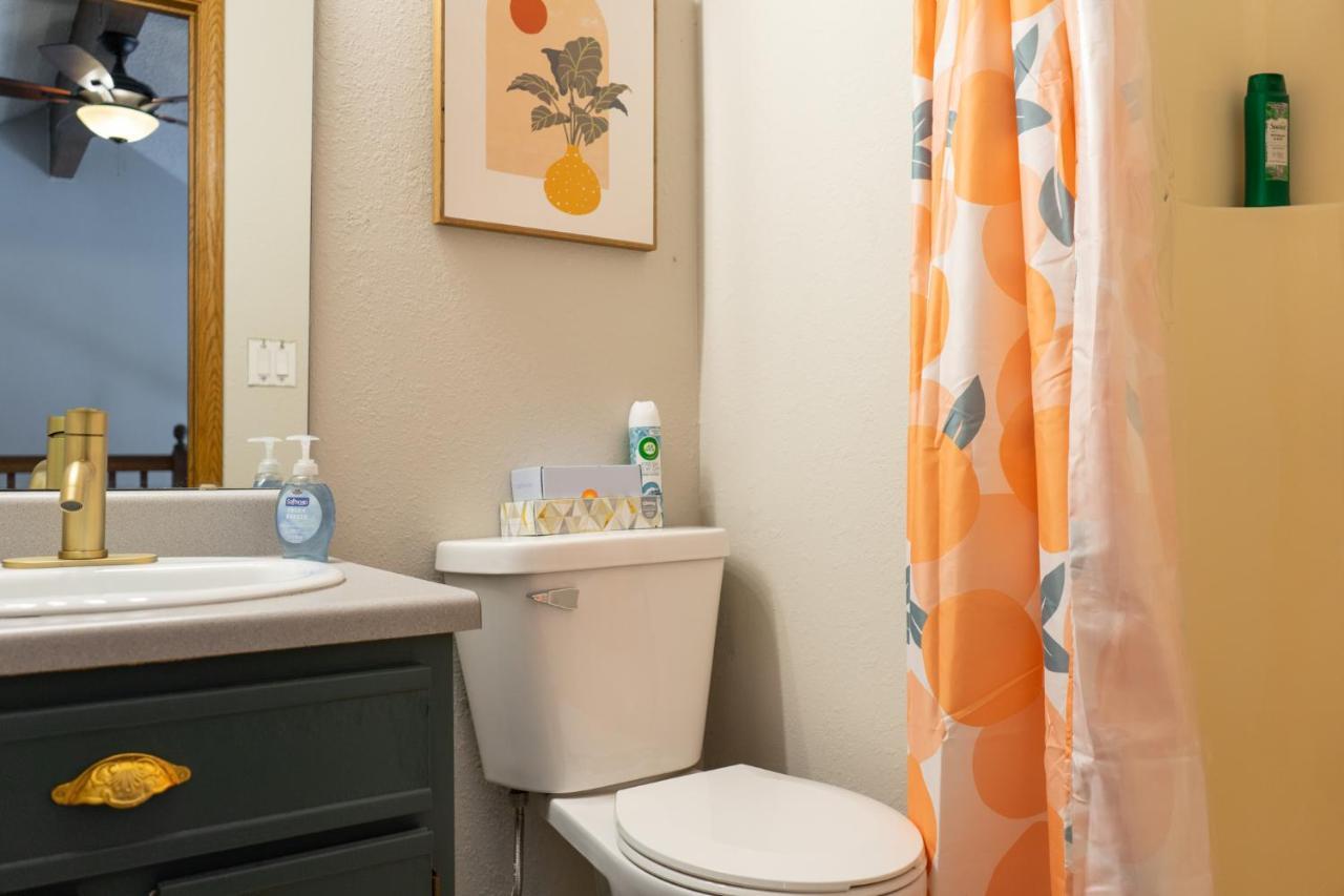 Meadow Getaway 2 Bedroom Near The 76 Strip - Free Tickets Included Branson