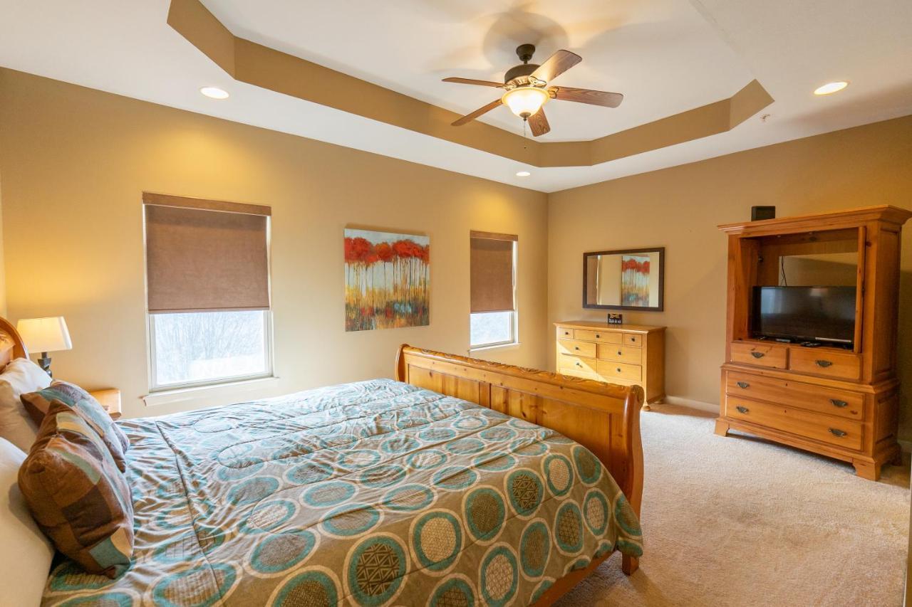 4br Walk-in - Foosball Table - Hot Tub - Fire Pit - Free Tickets Included - Dv166 Branson