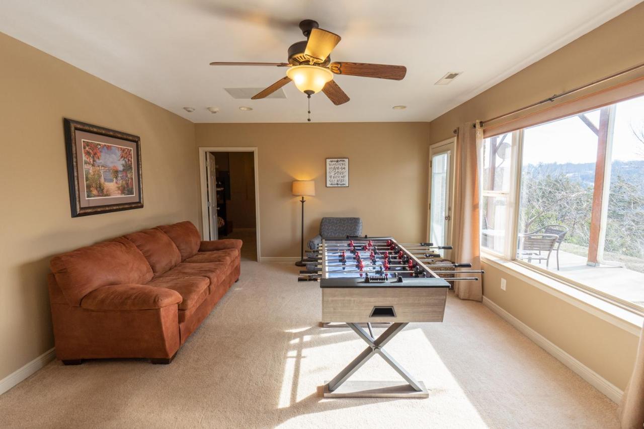 4br Walk-in - Foosball Table - Hot Tub - Fire Pit - Free Tickets Included - Dv166 *