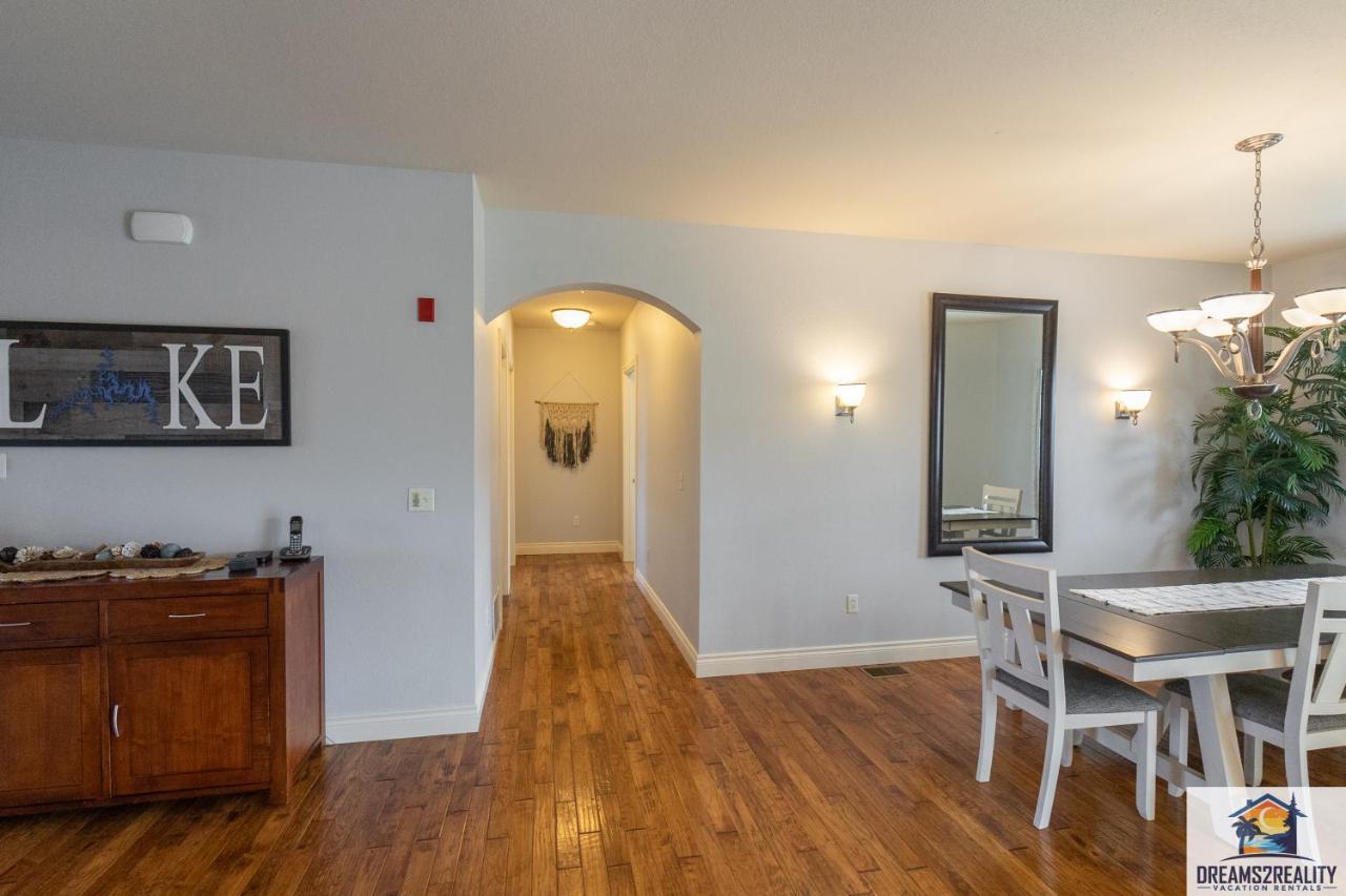 4bd Walk-in - Large Deck - Golf Course - Pool - Free Attraction Tickets Included - V120 Holiday home