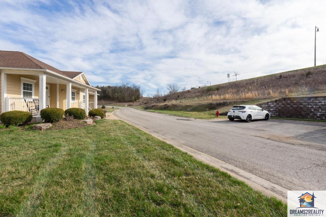 4bd Walk-in - Large Deck - Golf Course - Pool - Free Attraction Tickets Included - V120 Holiday home *
