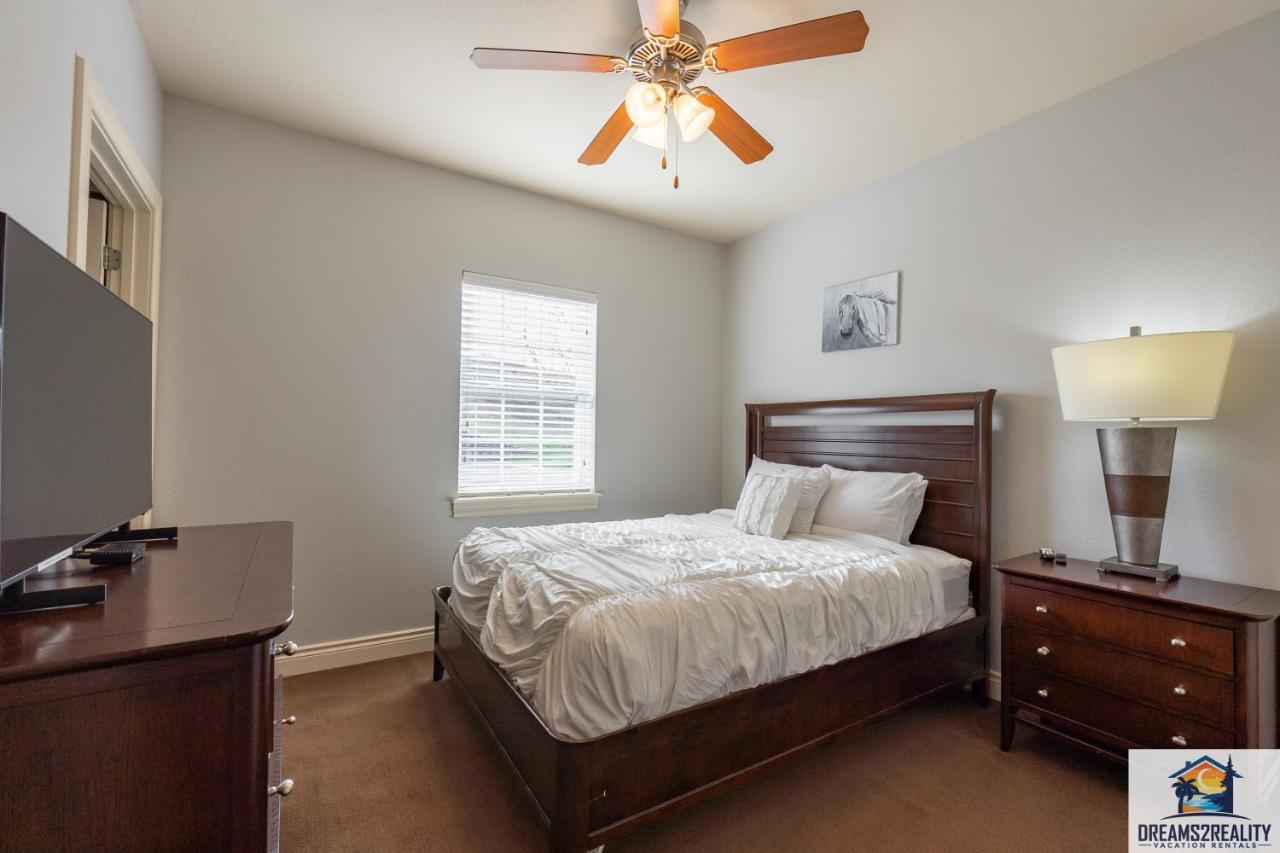 4bd Walk-in - Large Deck - Golf Course - Pool - Free Attraction Tickets Included - V120 Branson