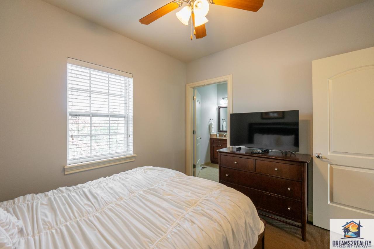 4bd Walk-in - Large Deck - Golf Course - Pool - Free Attraction Tickets Included - V120
