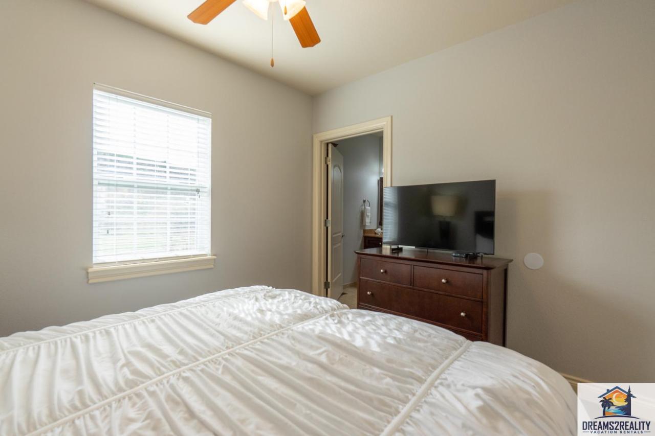 4bd Walk-in - Large Deck - Golf Course - Pool - Free Attraction Tickets Included - V120 *