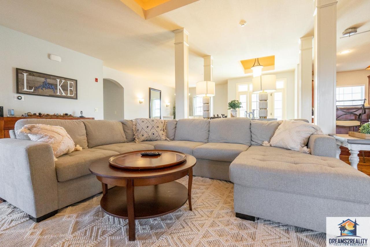 4bd Walk-in - Large Deck - Golf Course - Pool - Free Attraction Tickets Included - V120