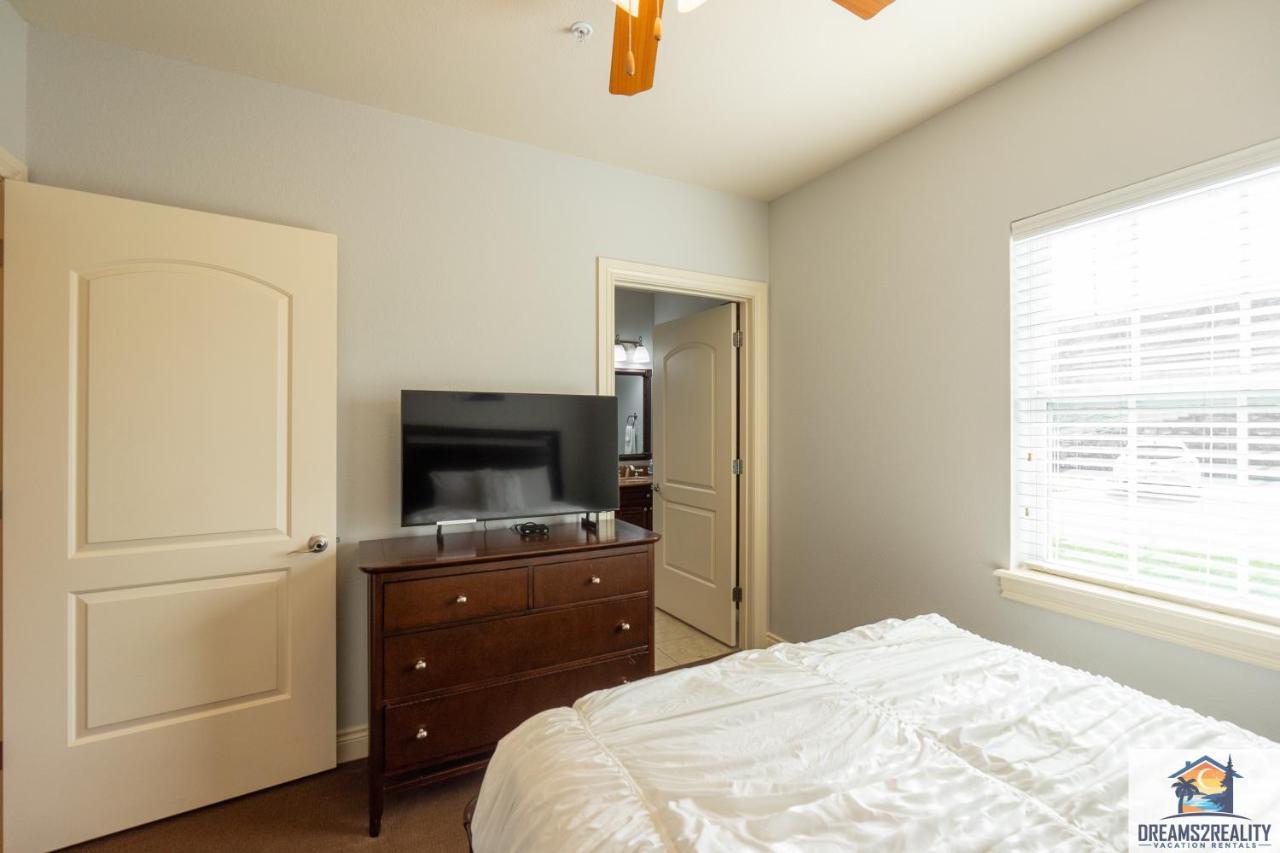 Holiday home 4bd Walk-in - Large Deck - Golf Course - Pool - Free Attraction Tickets Included - V120 *