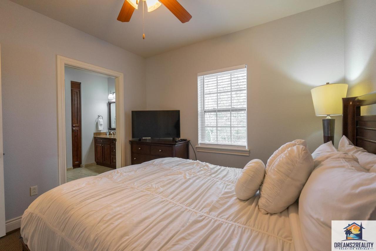 Holiday home 4bd Walk-in - Large Deck - Golf Course - Pool - Free Attraction Tickets Included - V120
