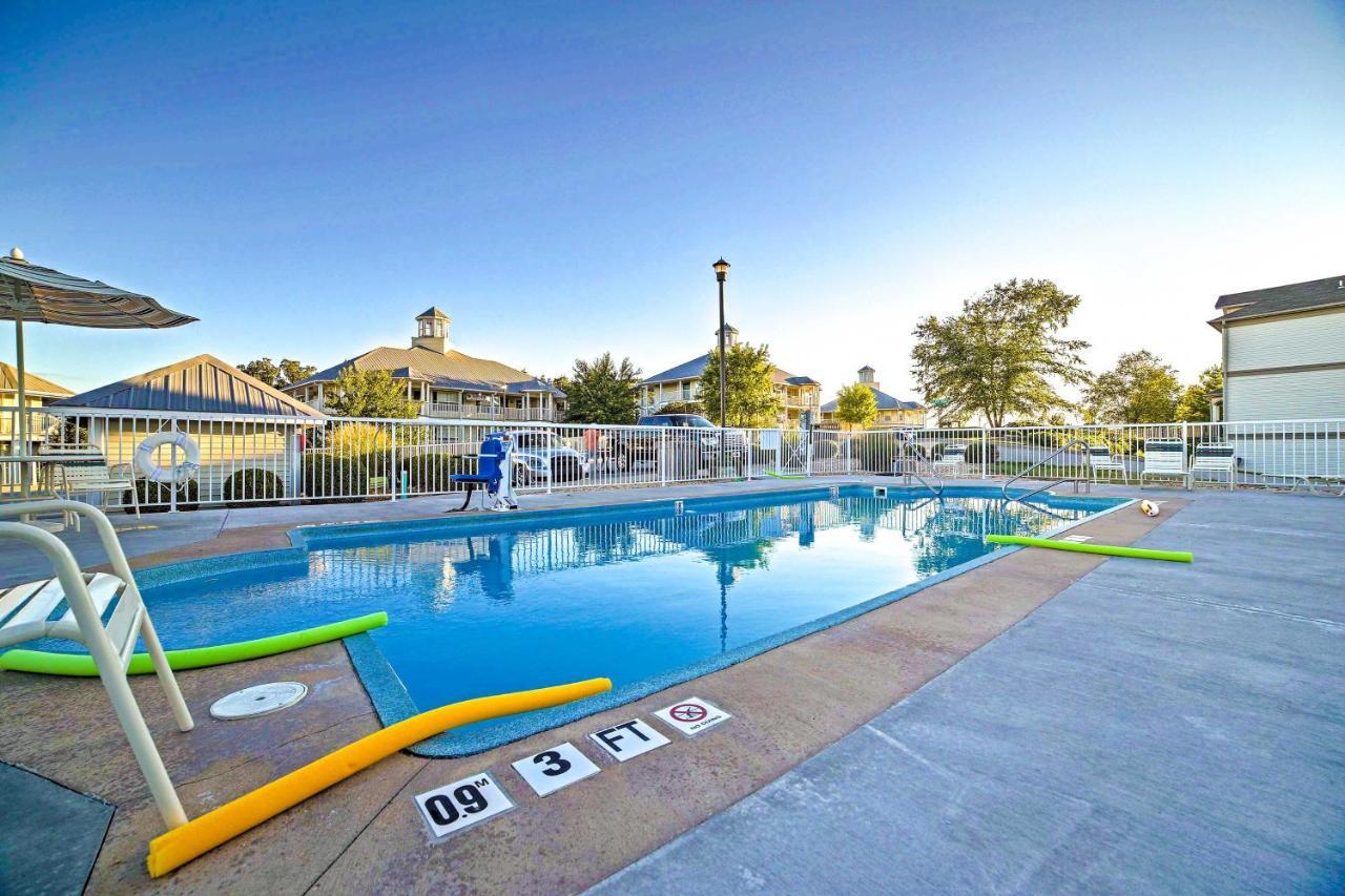 With Community Pool! Apartment *