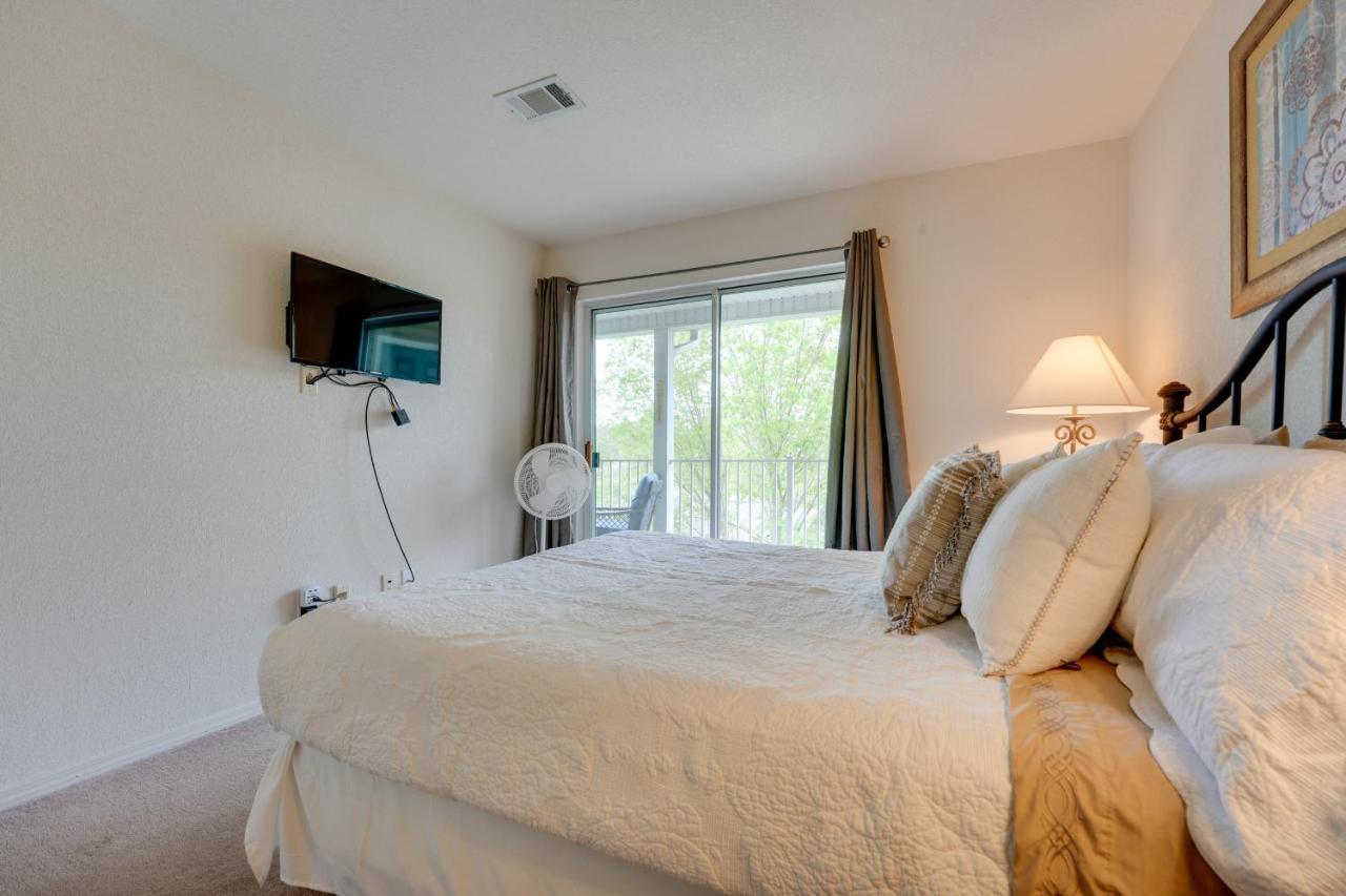 With Family Amenities, 3 Mi To Strip! Apartment *
