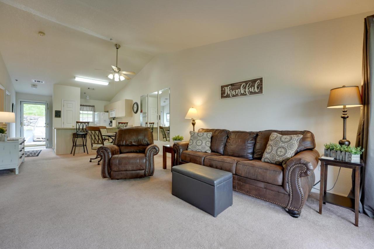 With Family Amenities, 3 Mi To Strip! Apartment