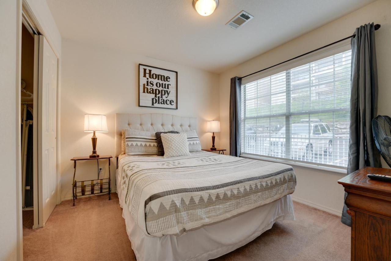 With Family Amenities, 3 Mi To Strip! Apartment Branson