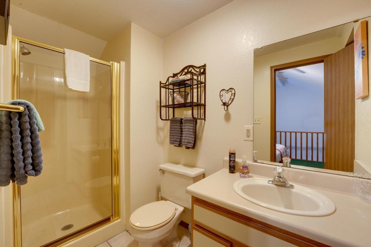 With Balcony And Grill 3 Mi To Moonshine Beach! Apartment *