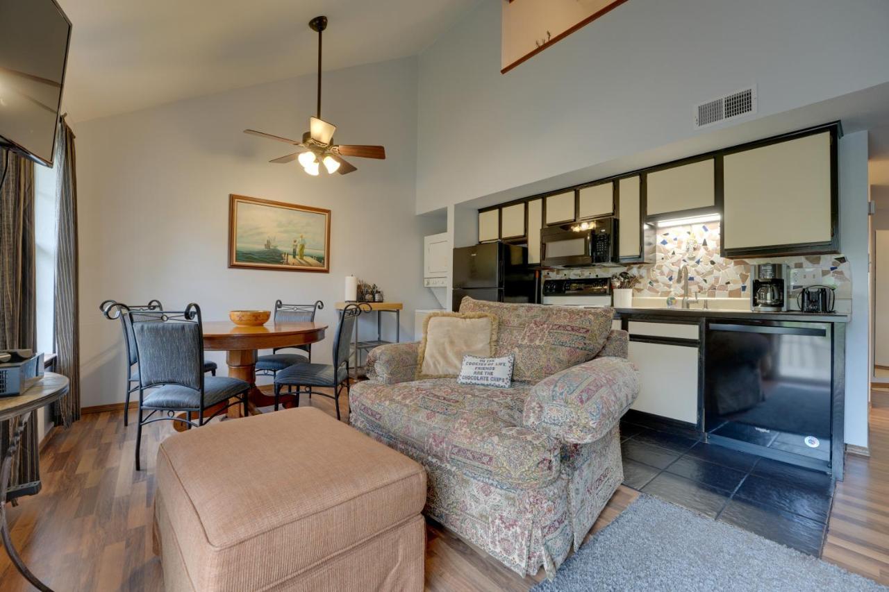 Apartment With Balcony And Grill 3 Mi To Moonshine Beach! *