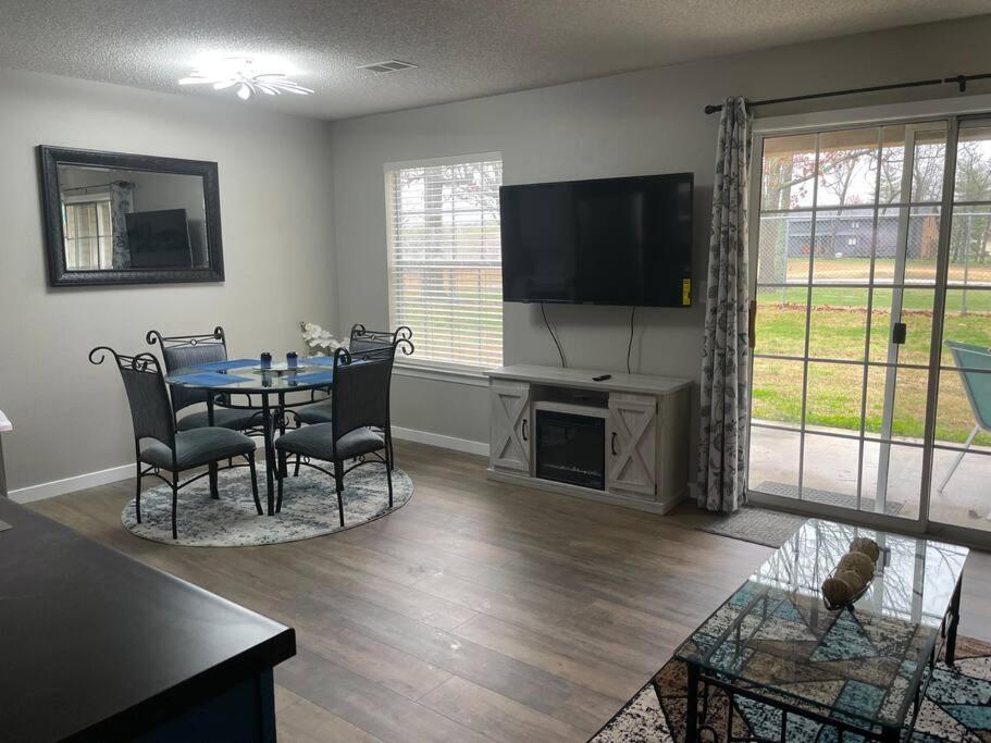 Newly Remodeled Lover's Luxury With Upgrades *