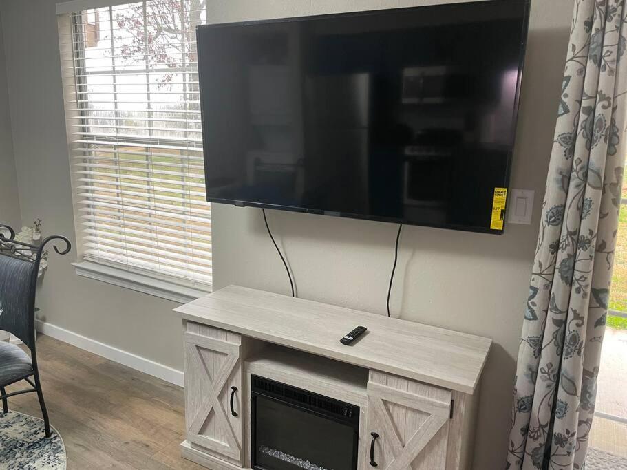 Holiday home Newly Remodeled Lover's Luxury With Upgrades *