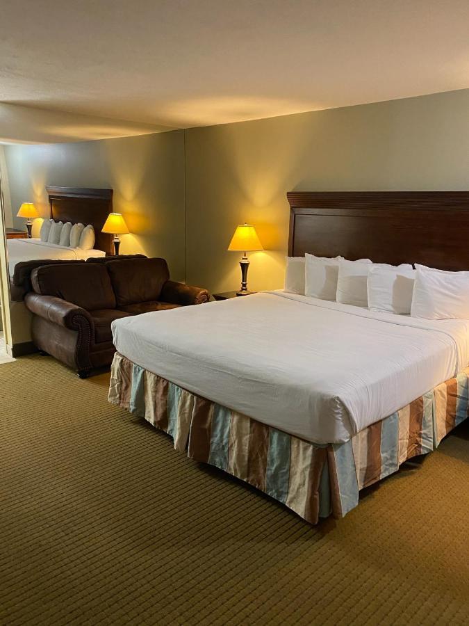 The Boardwalk Hotel *