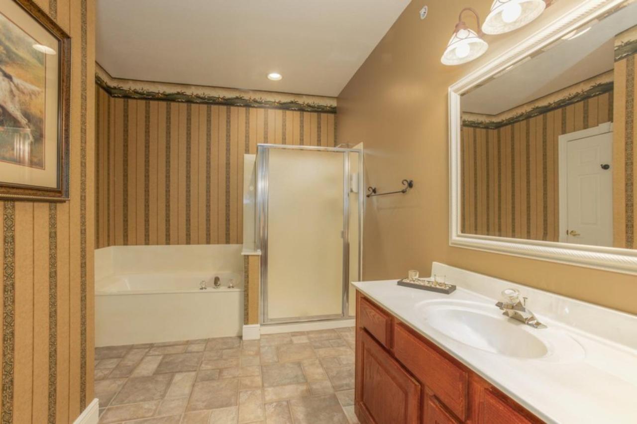 Branson's Great Rock Retreat * Branson