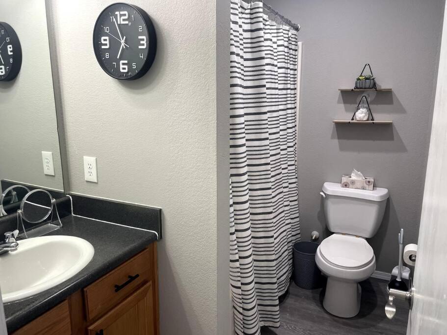 Luxury Modern By The - Breezy Escape Holiday home Branson