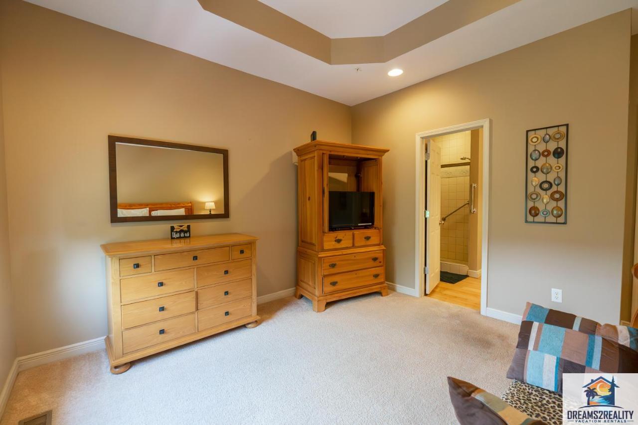 4br Walk-in - Foosball Table - Hot Tub - Fire Pit - Free Tickets Included - Dv166