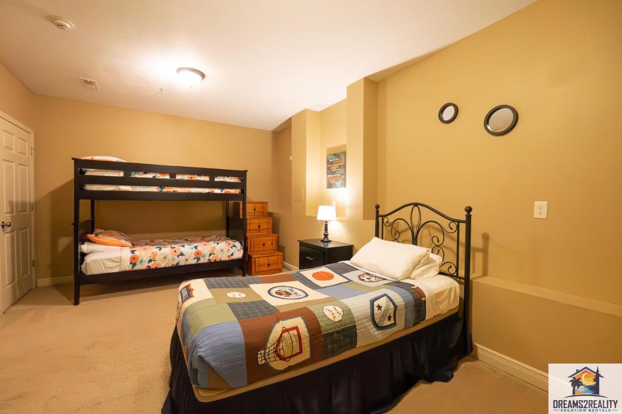 4br Walk-in - Foosball Table - Hot Tub - Fire Pit - Free Tickets Included - Dv166 *