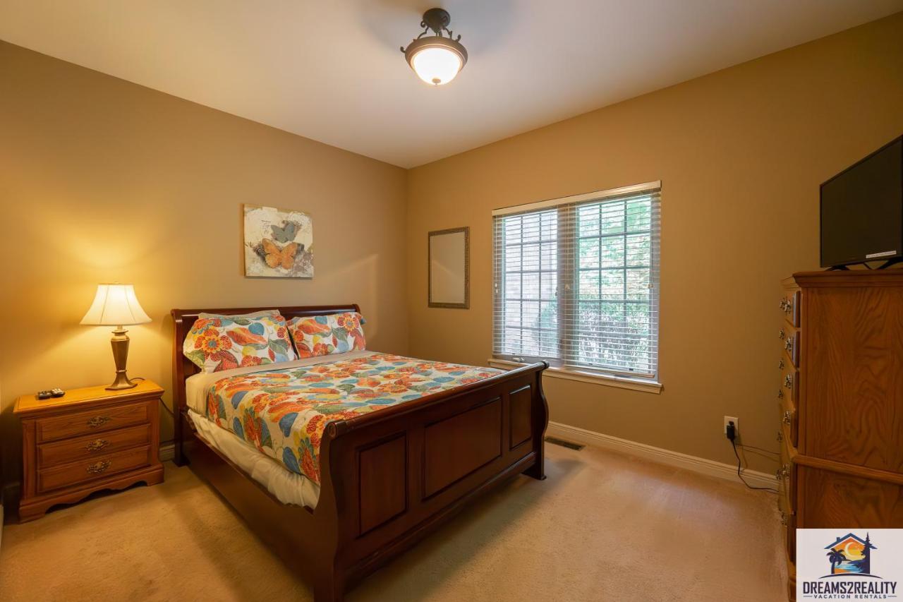 4br Walk-in - Foosball Table - Hot Tub - Fire Pit - Free Tickets Included - Dv166 *