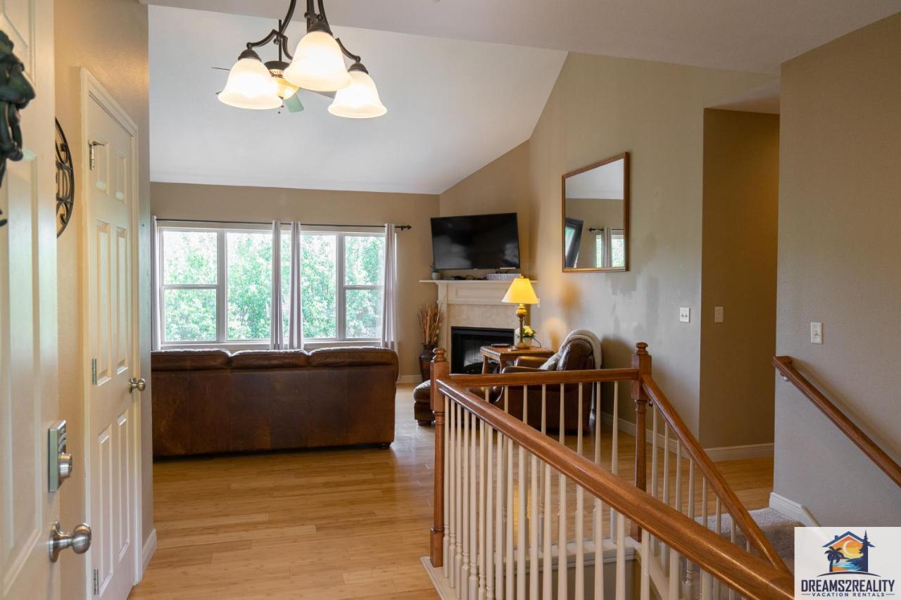 4br Walk-in - Foosball Table - Hot Tub - Fire Pit - Free Tickets Included - Dv166 *
