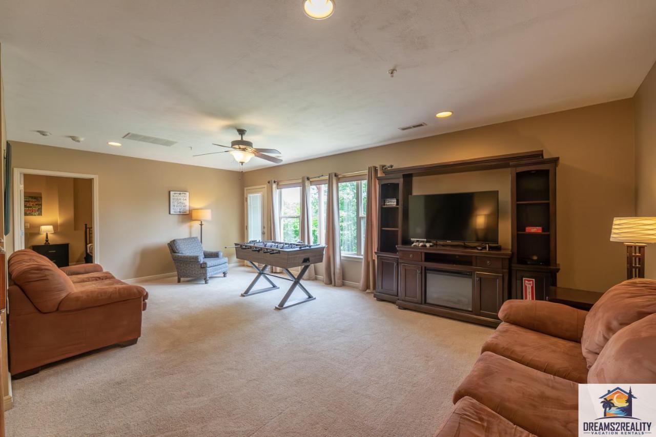 4br Walk-in - Foosball Table - Hot Tub - Fire Pit - Free Tickets Included - Dv166 Apartment