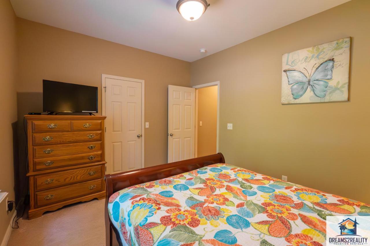 4br Walk-in - Foosball Table - Hot Tub - Fire Pit - Free Tickets Included - Dv166 *