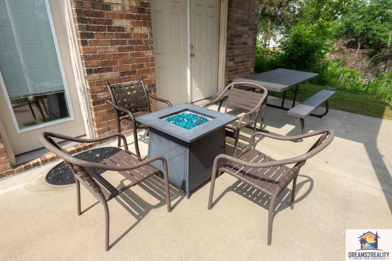 Apartment 4br Walk-in - Foosball Table - Hot Tub - Fire Pit - Free Tickets Included - Dv166