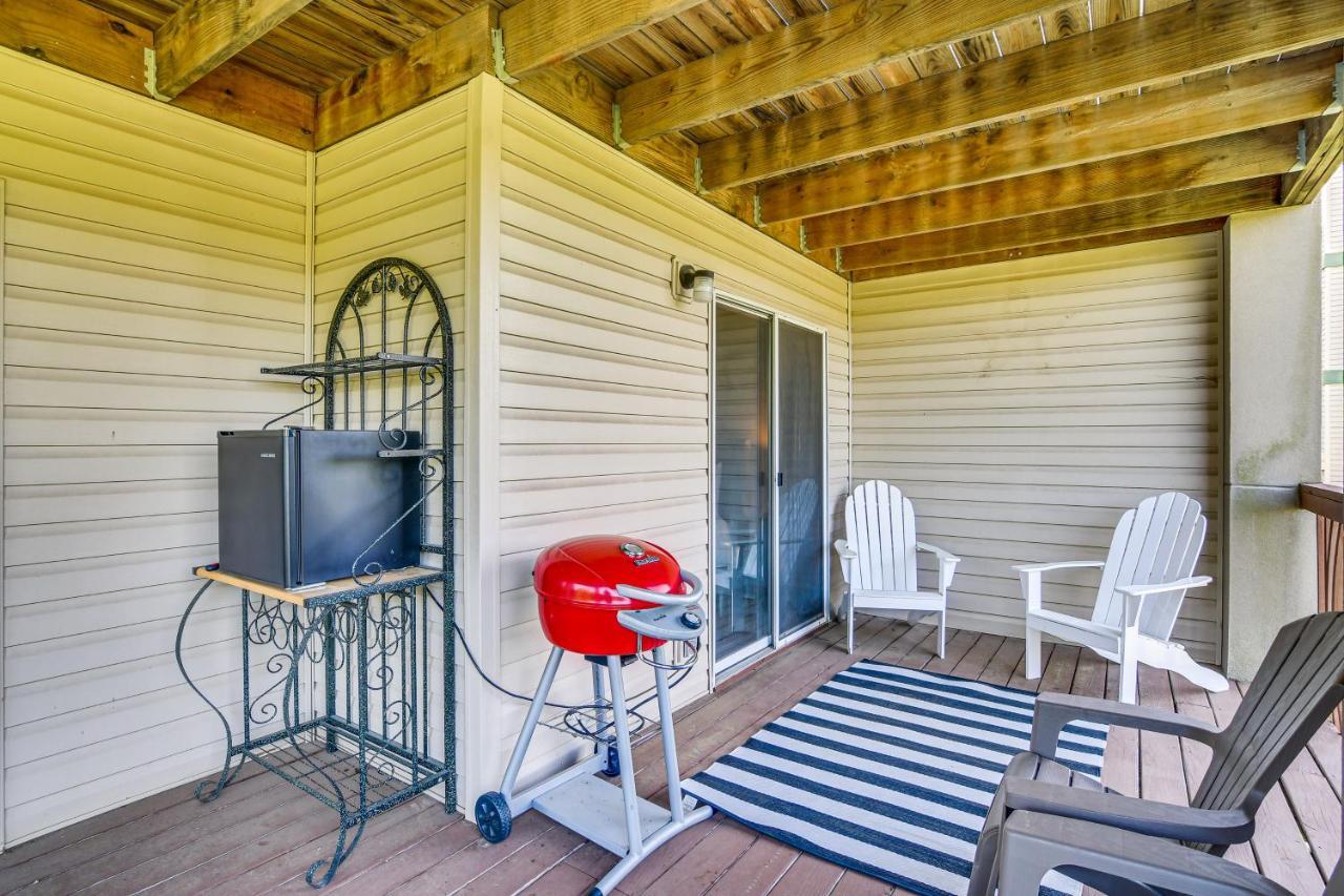 Escape With Pool Access, Grill And Balcony! * Branson