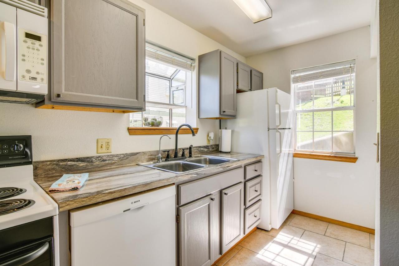 Escape With Pool Access, Grill And Balcony! Apartment *