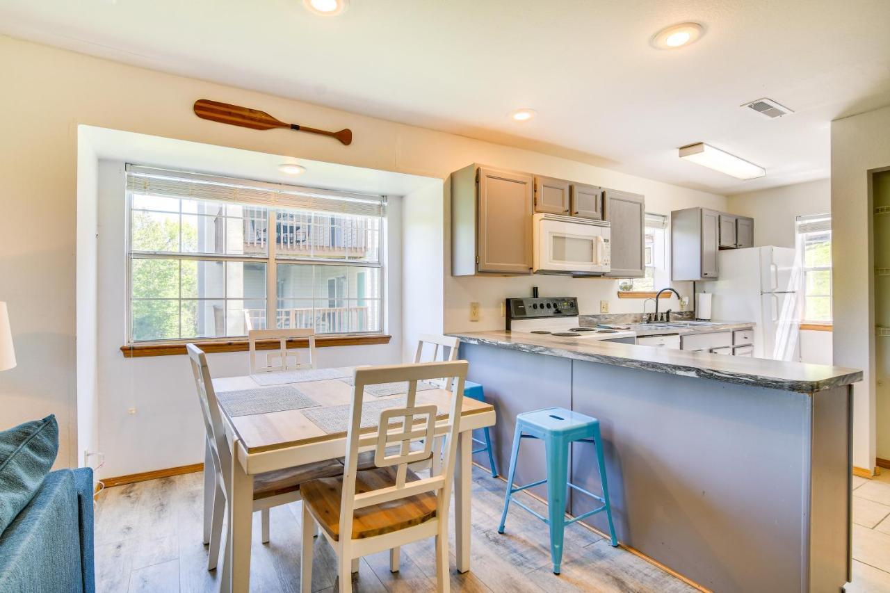 Escape With Pool Access, Grill And Balcony!