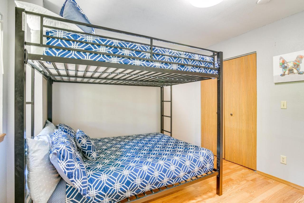 Escape With Pool Access, Grill And Balcony! *