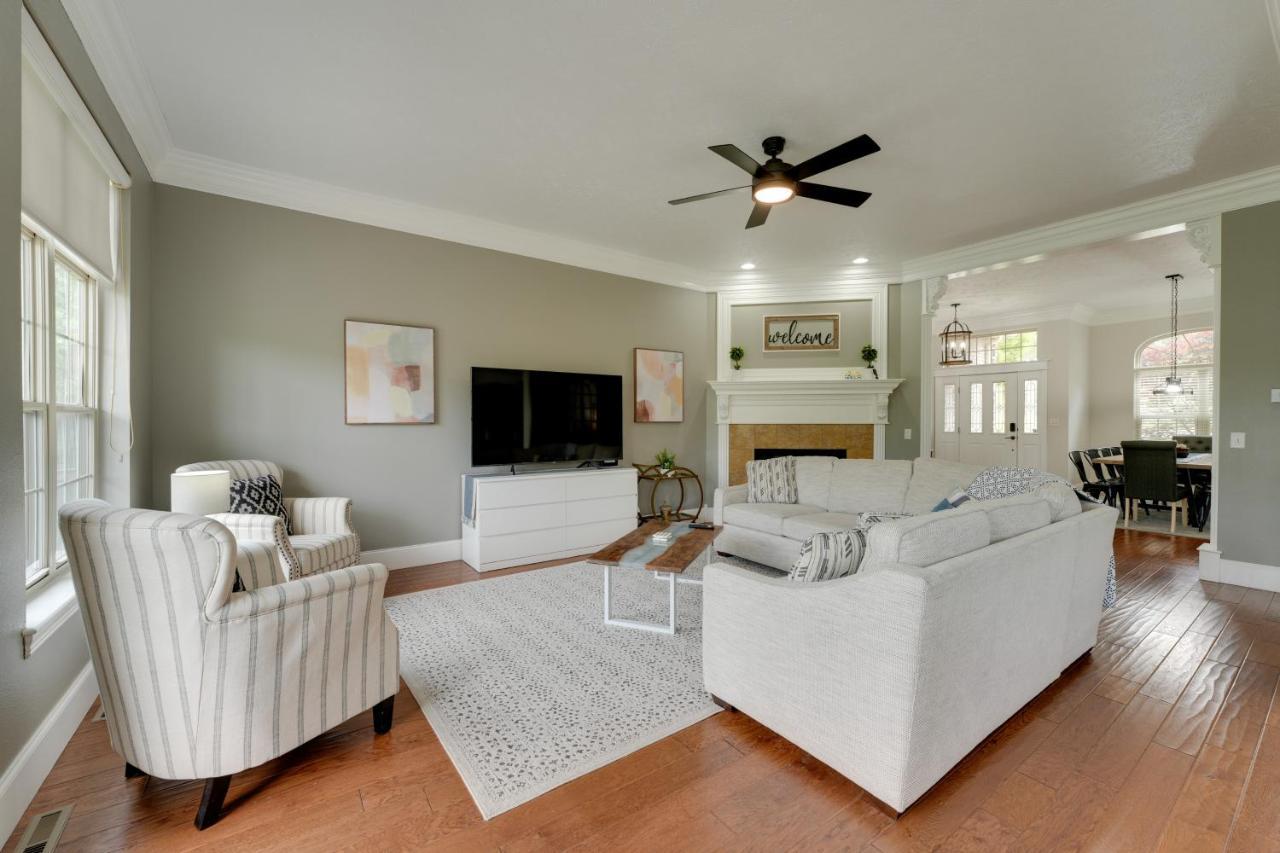 Magnificent Hideaway With Game Room! Holiday home Branson