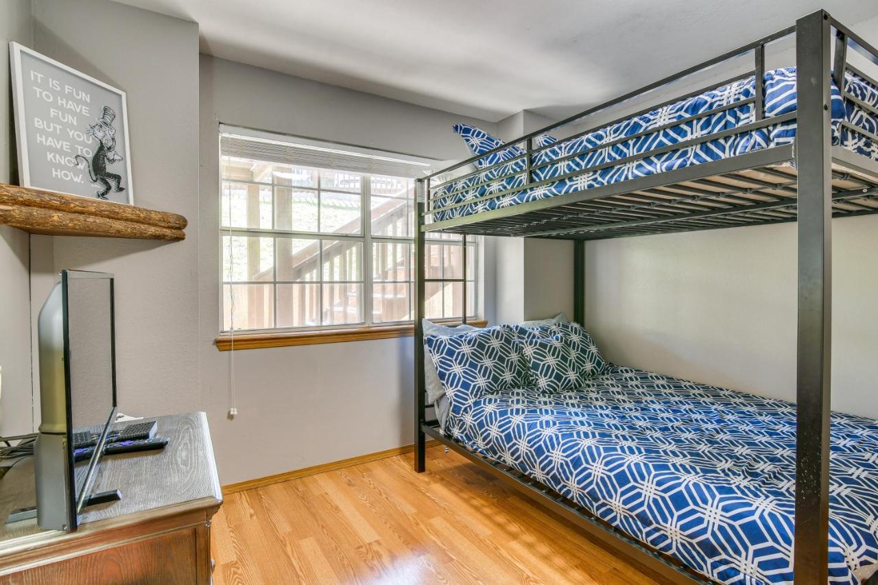 Escape With Pool Access, Grill And Balcony! Apartment