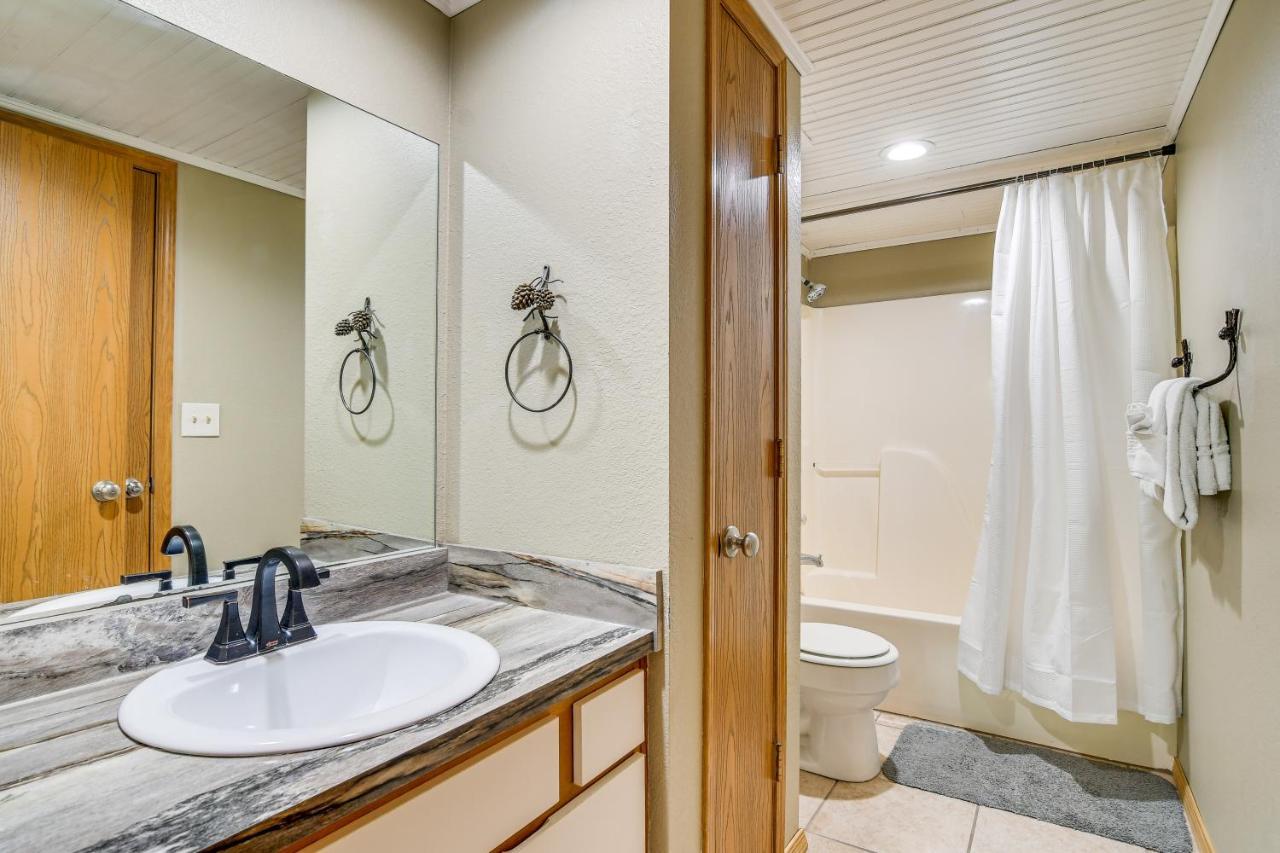 Escape With Pool Access, Grill And Balcony! Apartment Branson